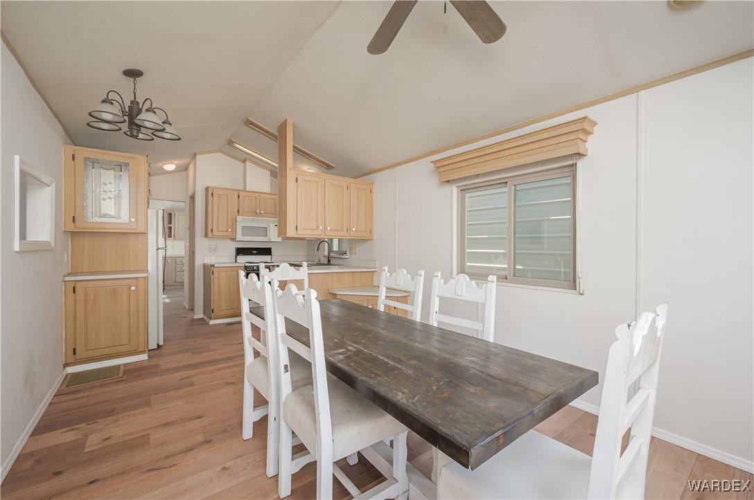 8893 S Calle Del Media