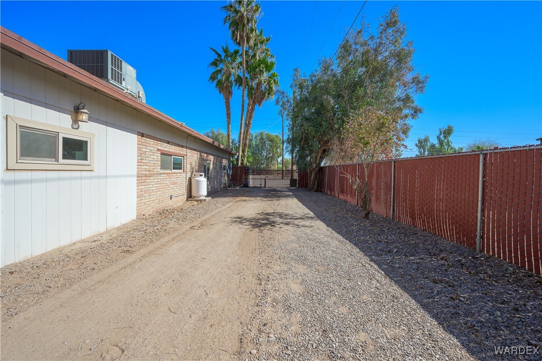 8893 S Calle Del Media