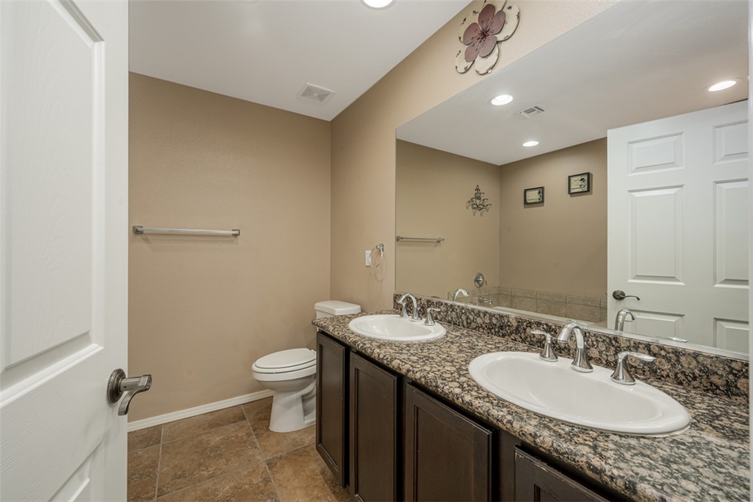 3360 W Landon Drive 8-106