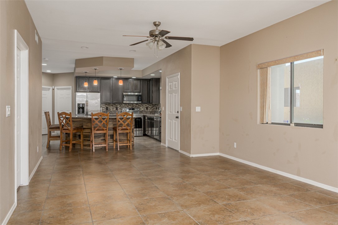 3360 W Landon Drive 8-106