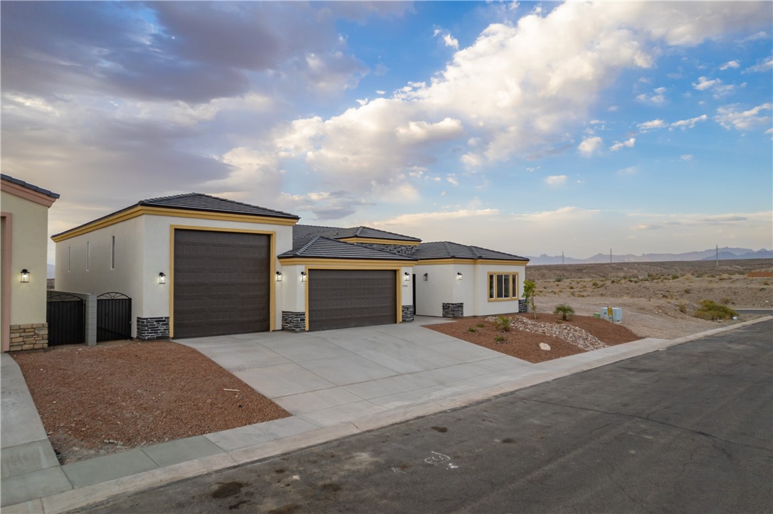 2345 Raven Court