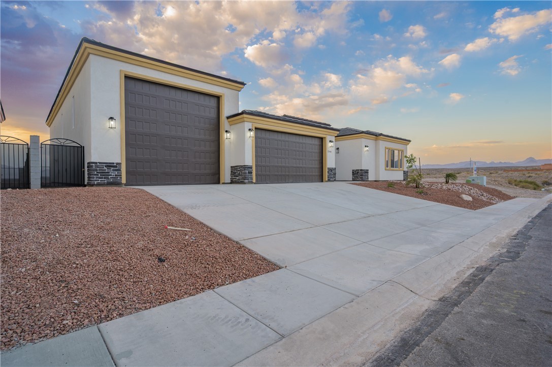 2345 Raven Court
