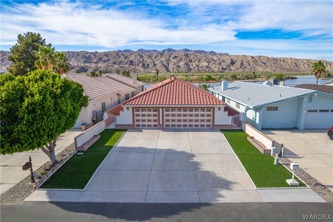 1811 Riverside Drive