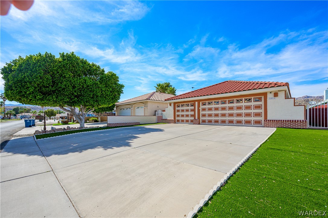 1811 Riverside Drive