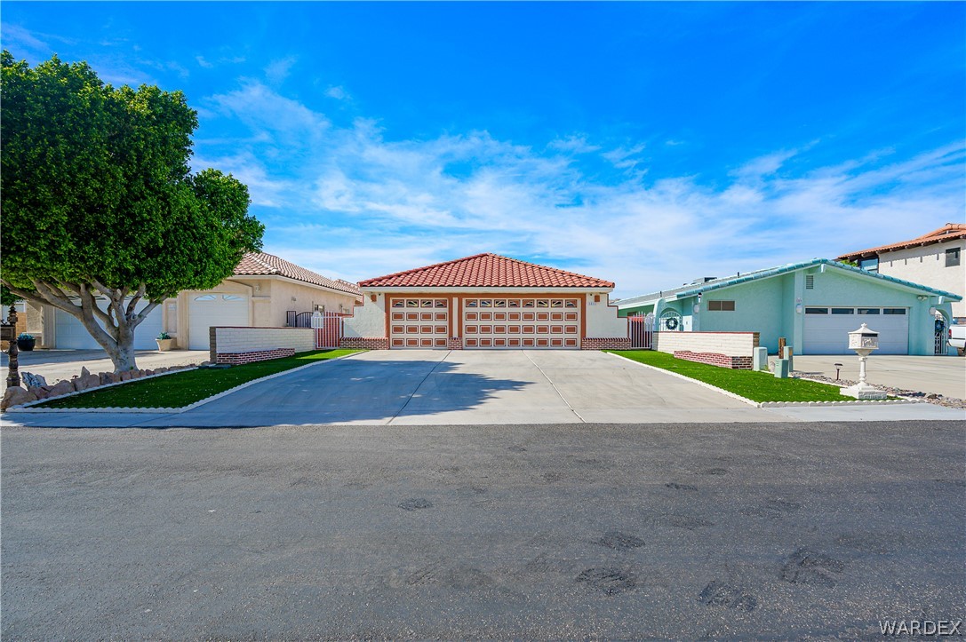 1811 Riverside Drive