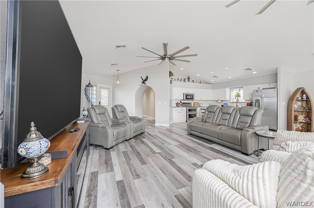 1811 Riverside Drive