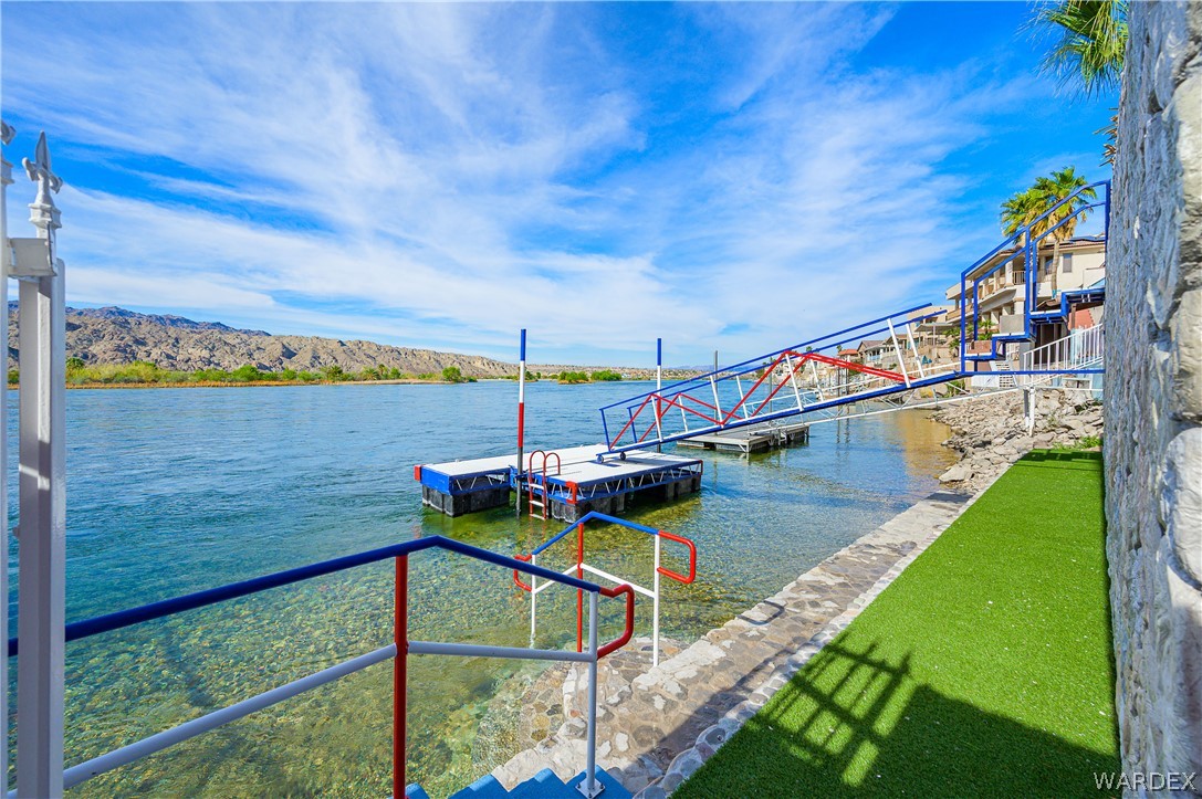 1811 Riverside Drive