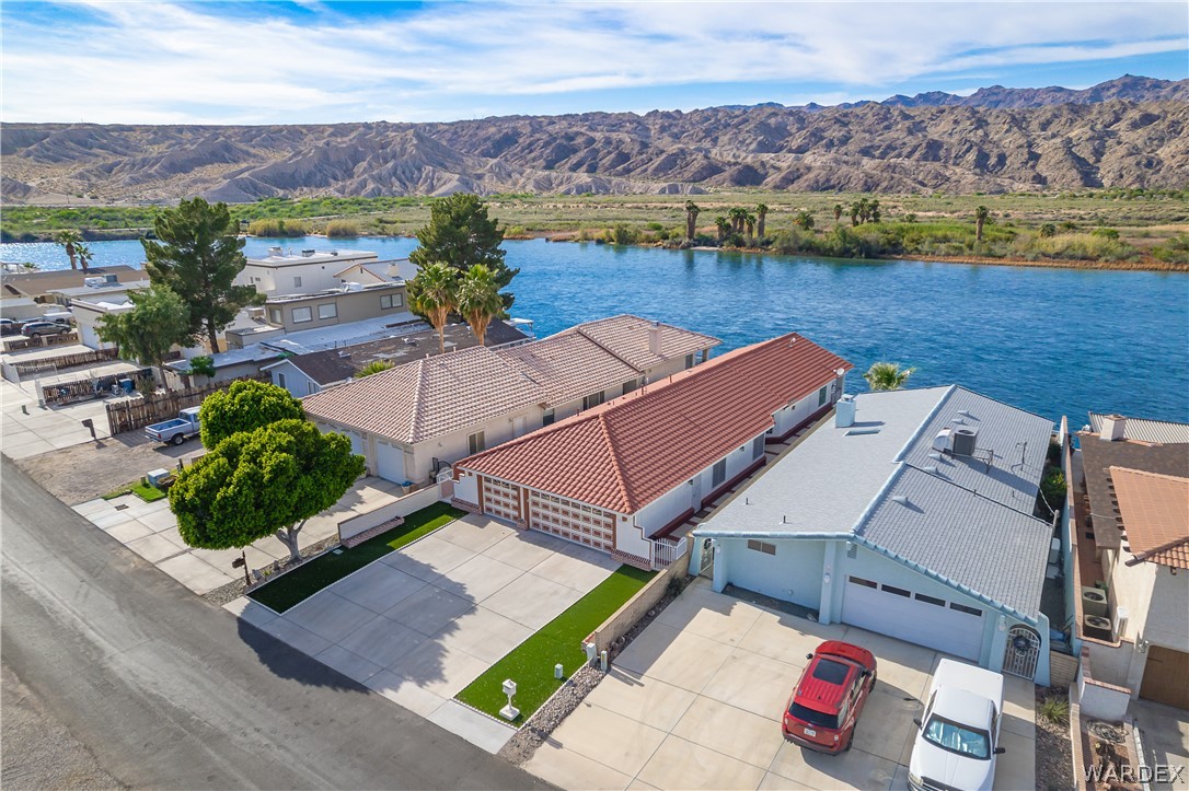 1811 Riverside Drive