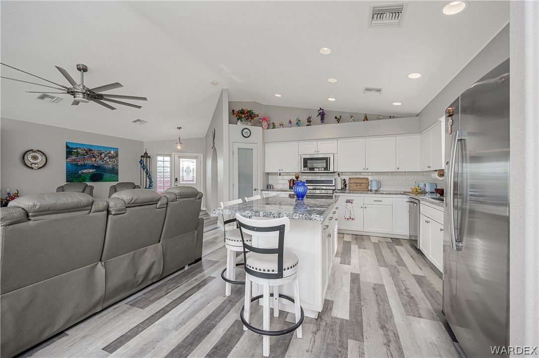 1811 Riverside Drive