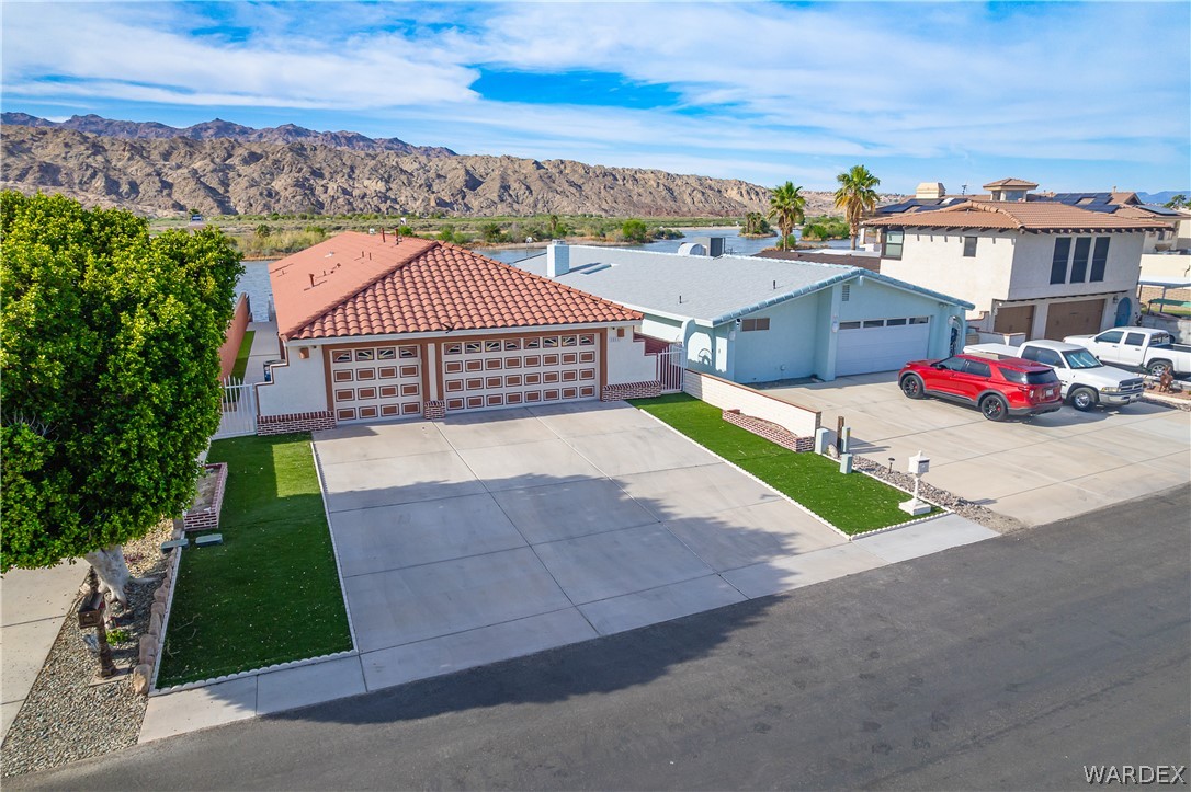 1811 Riverside Drive