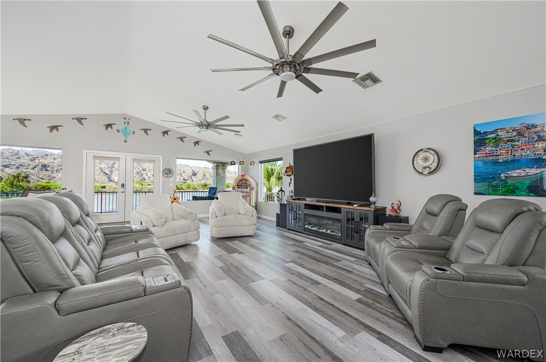 1811 Riverside Drive