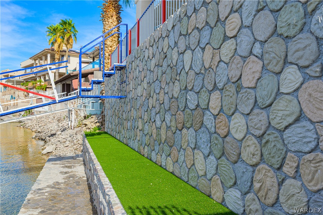 1811 Riverside Drive