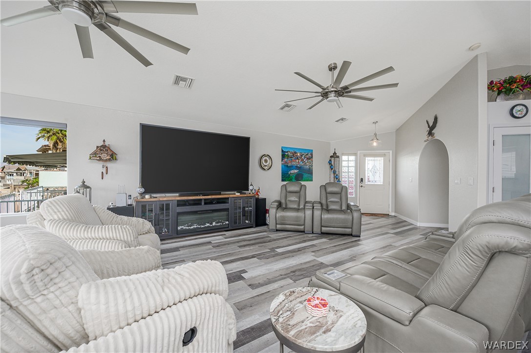 1811 Riverside Drive