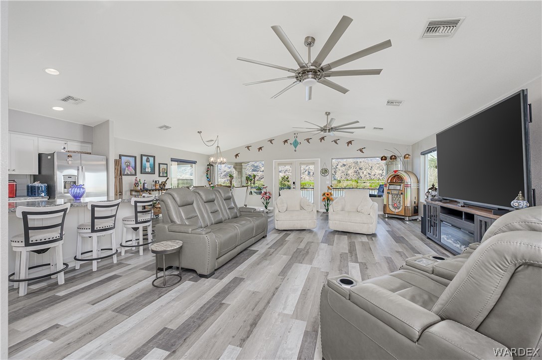 1811 Riverside Drive