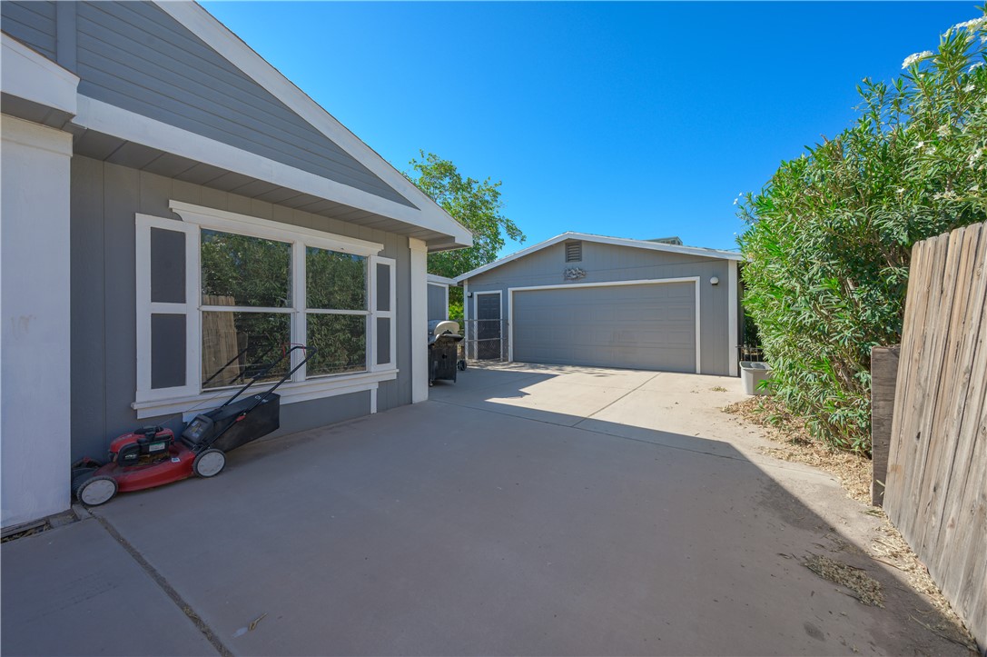 2016 E Hackamore Drive