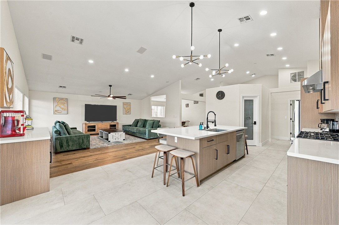 5708 S Desert Lakes Drive