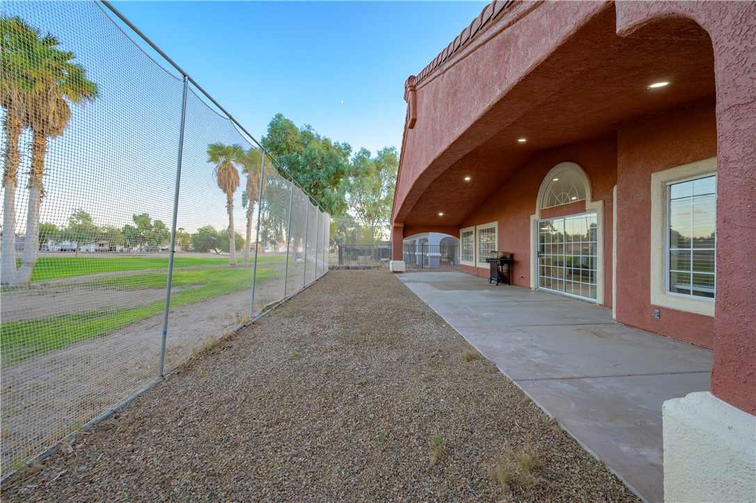 5708 S Desert Lakes Drive