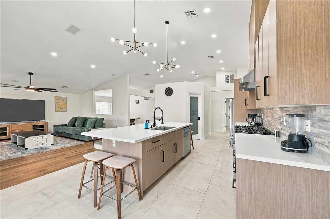 5708 S Desert Lakes Drive