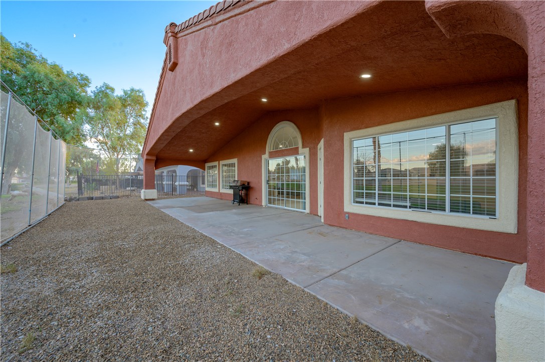 5708 S Desert Lakes Drive
