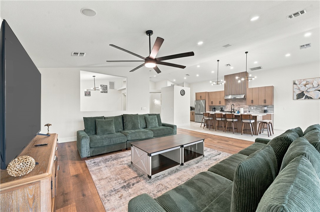 5708 S Desert Lakes Drive
