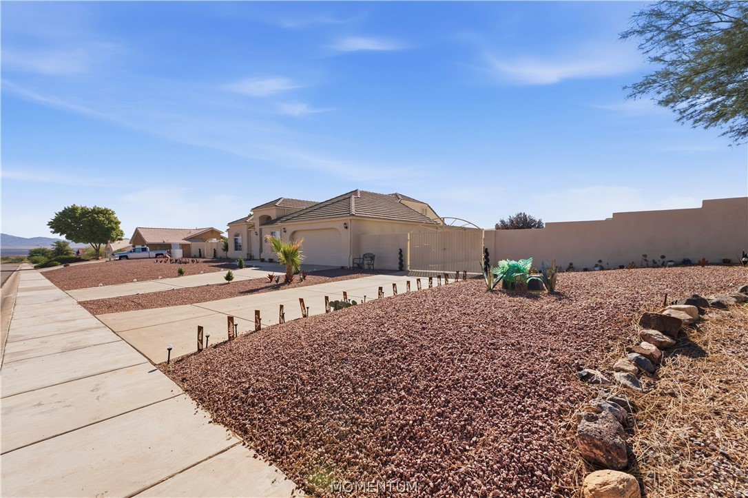 1208 E Cactus Valley Drive