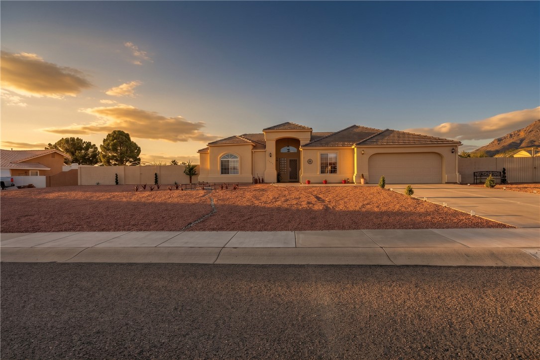 1208 E Cactus Valley Drive