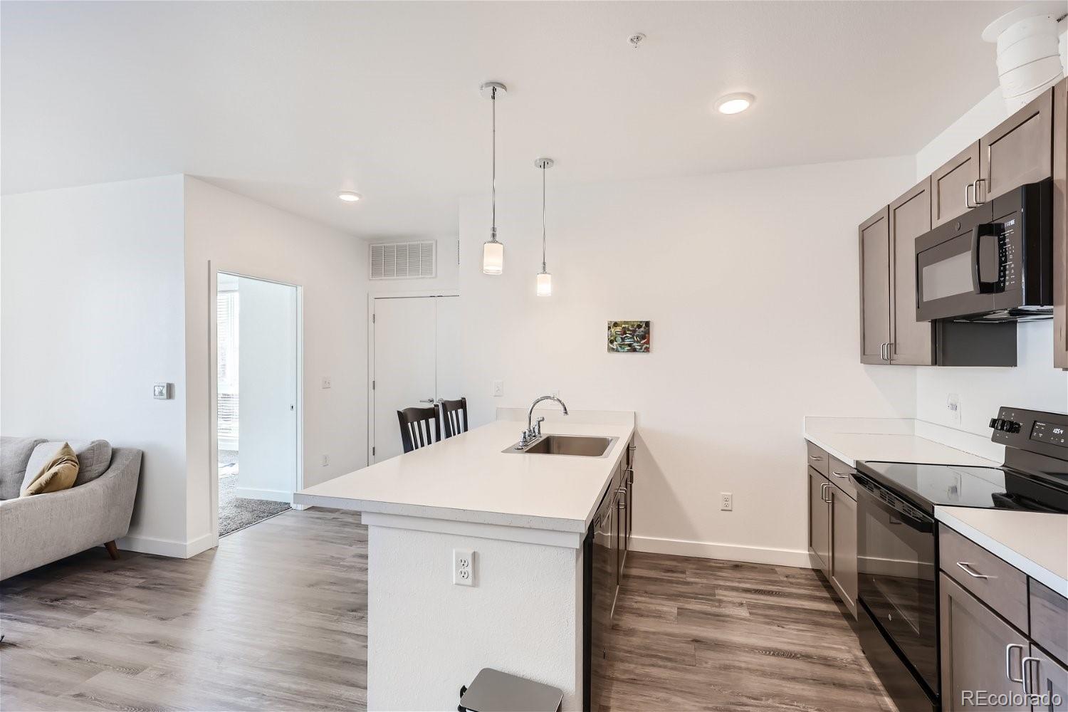 8475 E 36th Avenue Unit: 211