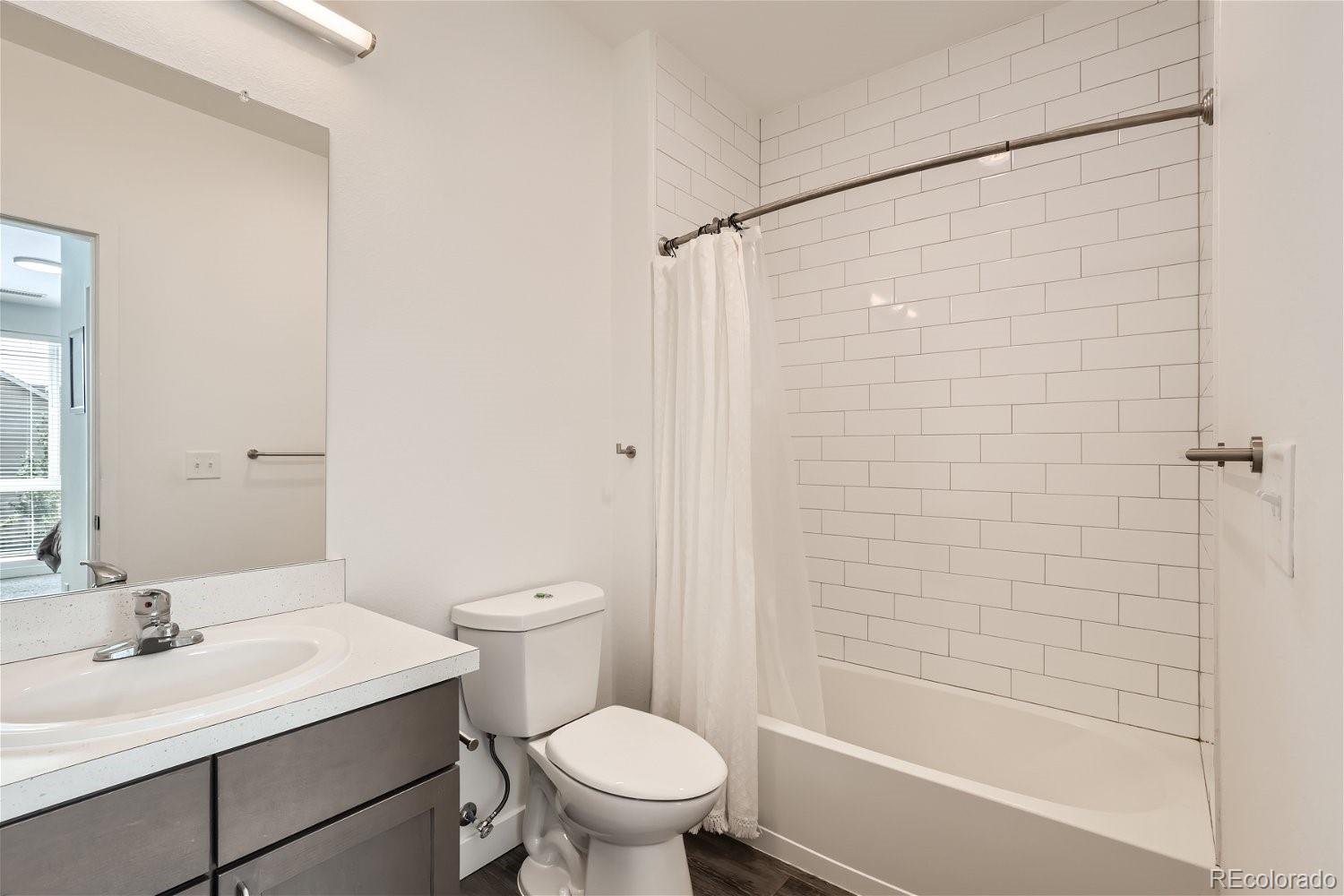 8475 E 36th Avenue Unit: 211