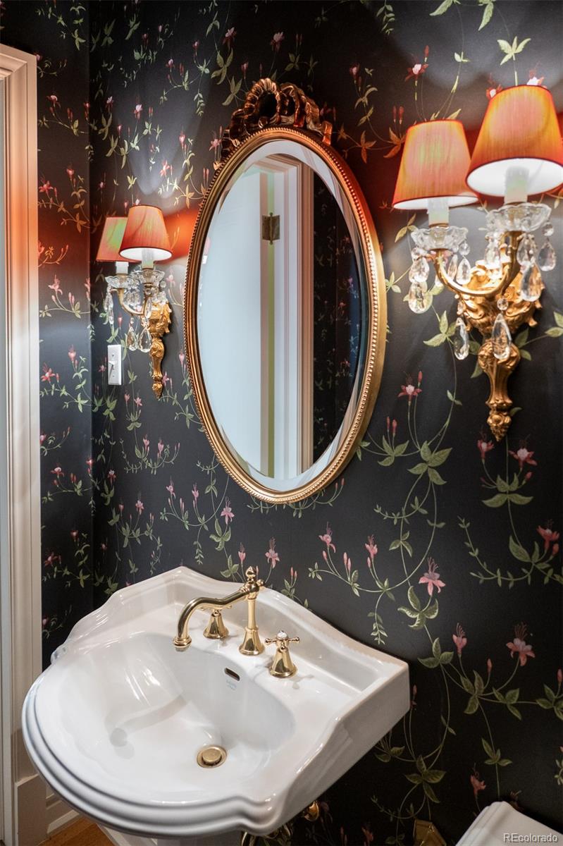 2215 E 7th Avenue Parkway