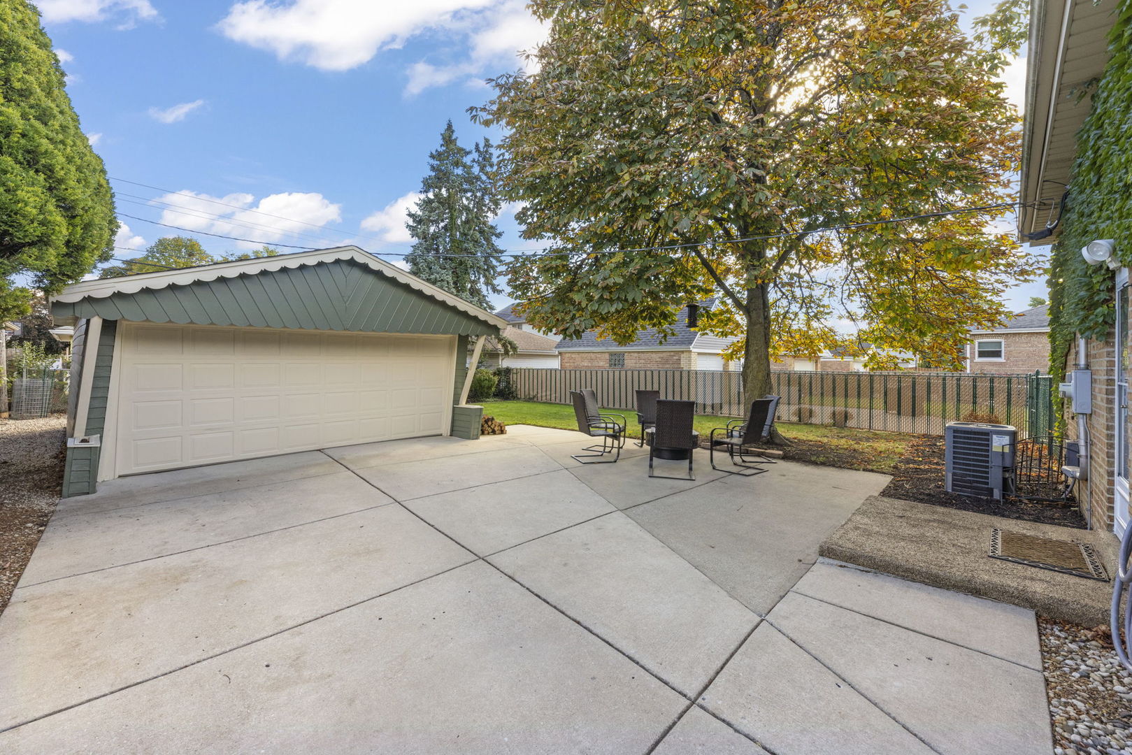 10215 S Keeler Avenue