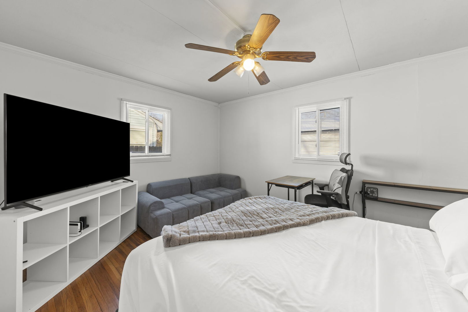 115 N WESTERN Avenue