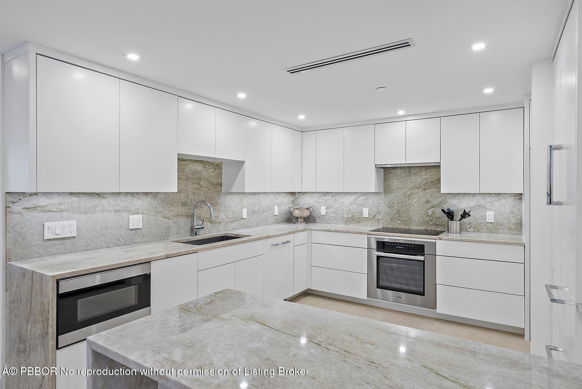 2600 S Ocean Boulevard, 102W