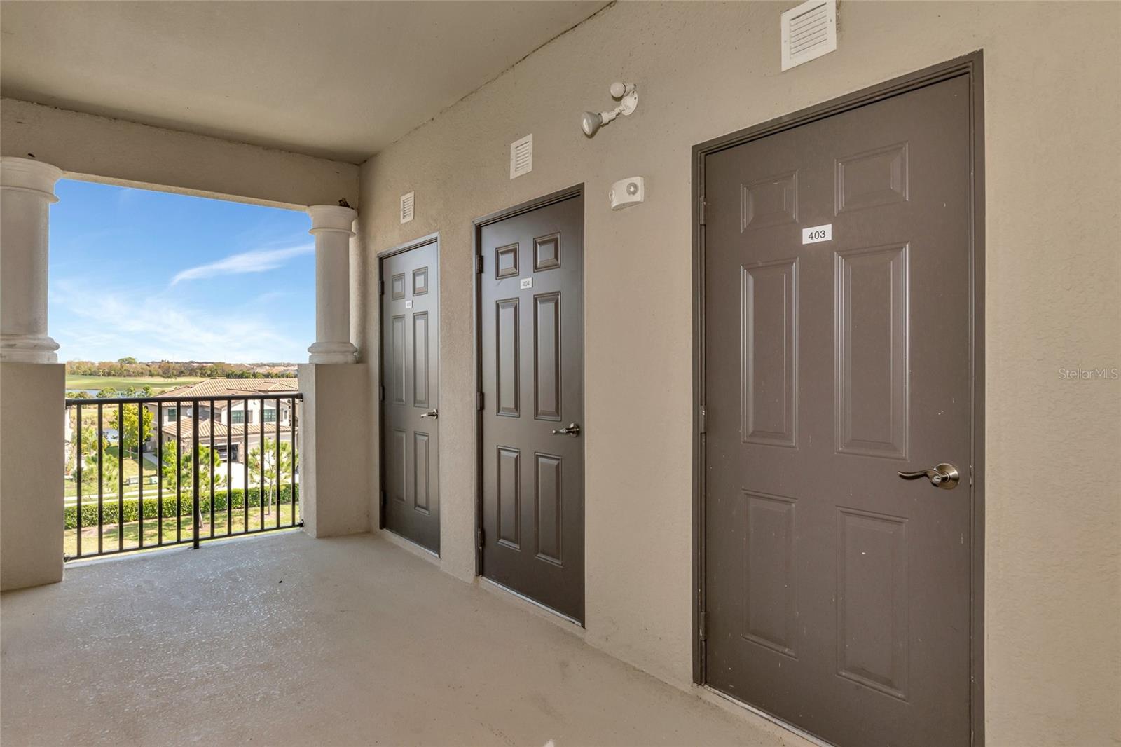 17704 GAWTHROP DR #404