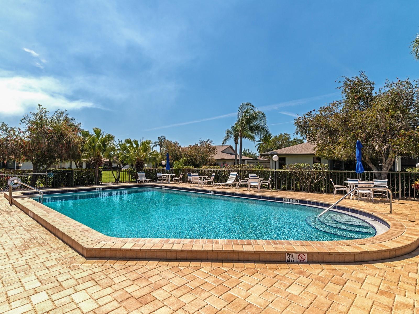 4503 LAKE VISTA DR #4