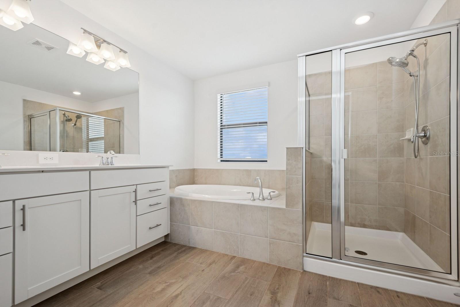 4951 OYSTER PEARL ST