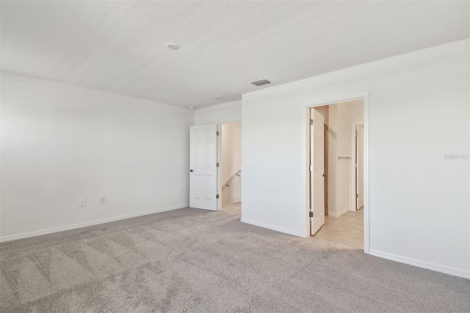 7424 CABIN LN
