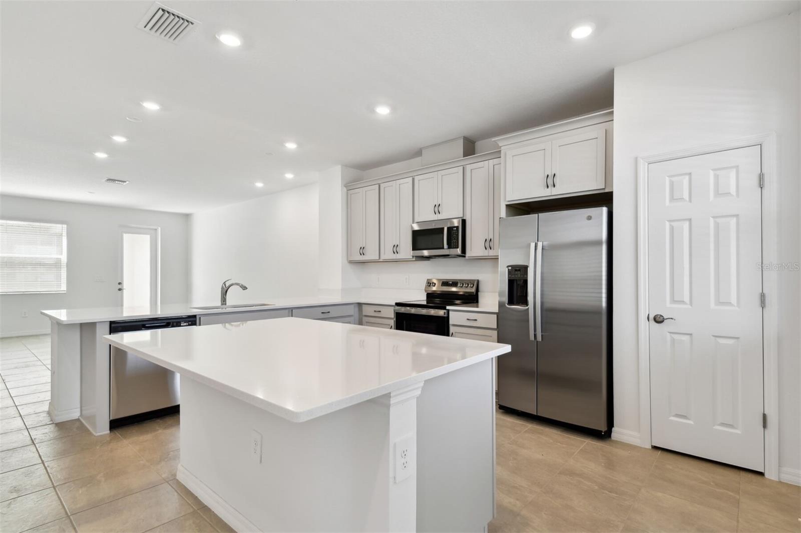 7424 CABIN LN