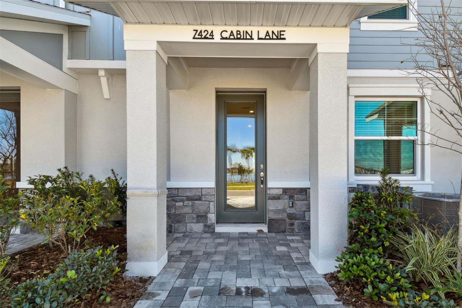 7424 CABIN LN
