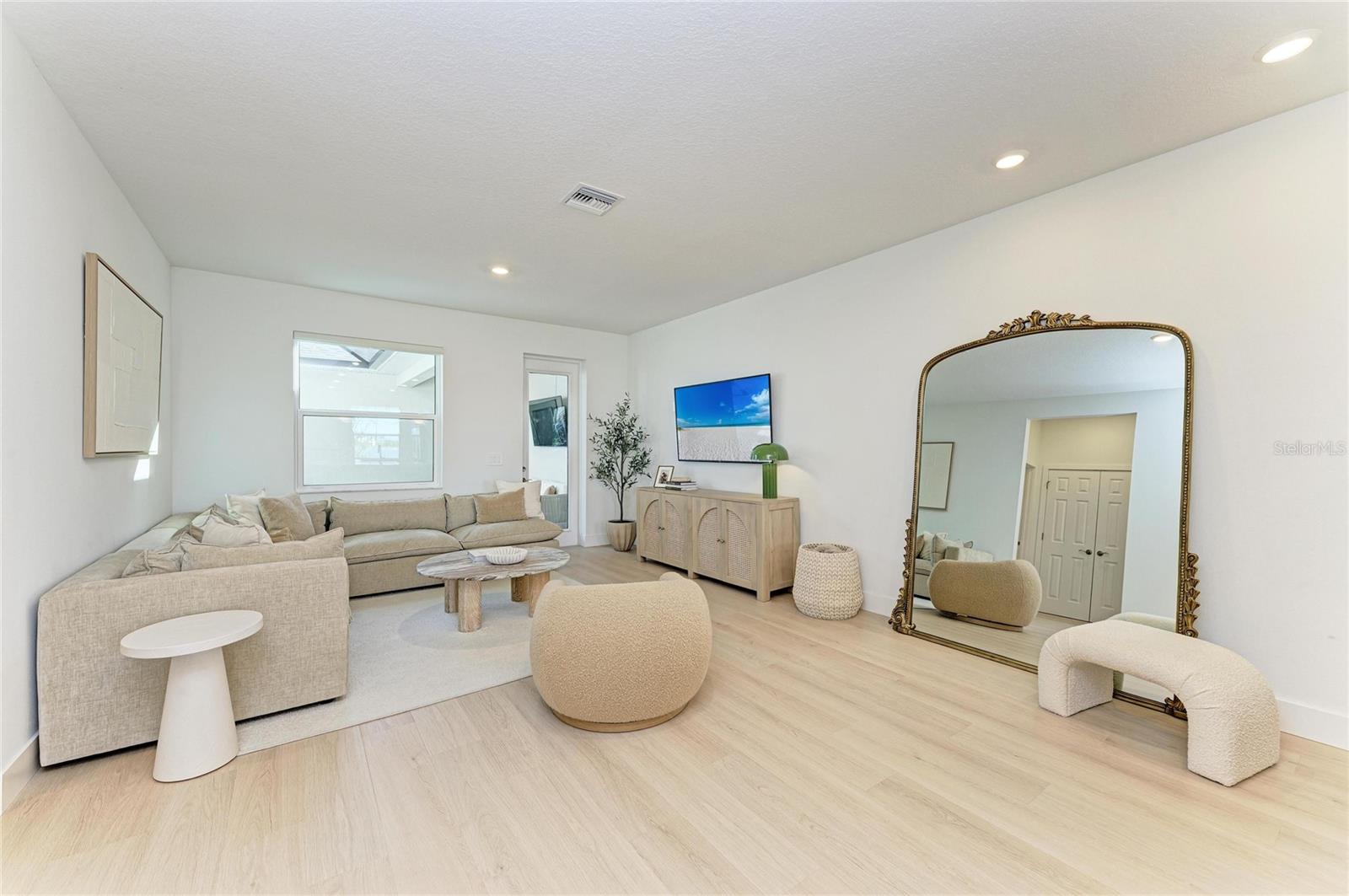 7424 CABIN LN