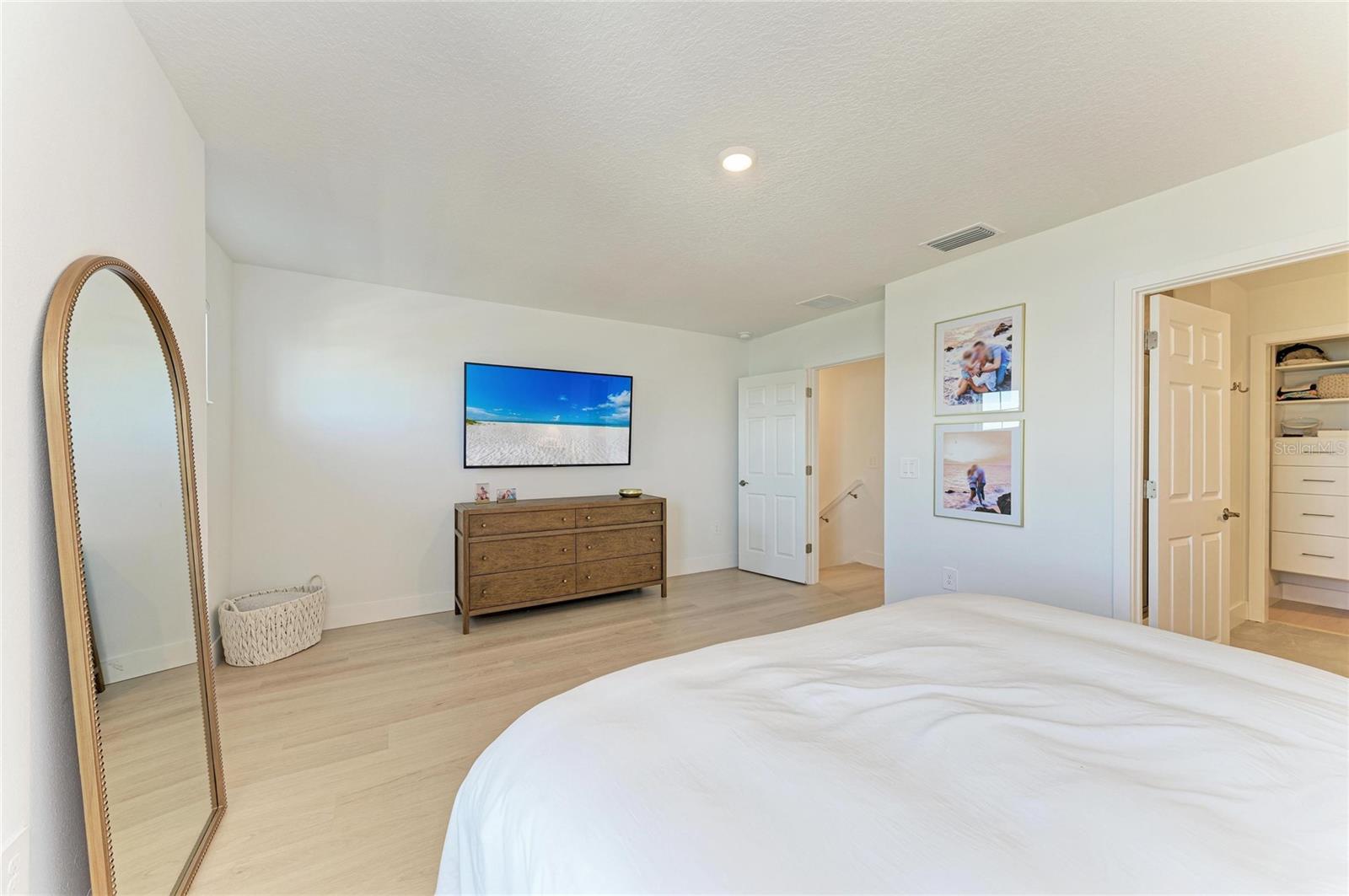 7424 CABIN LN