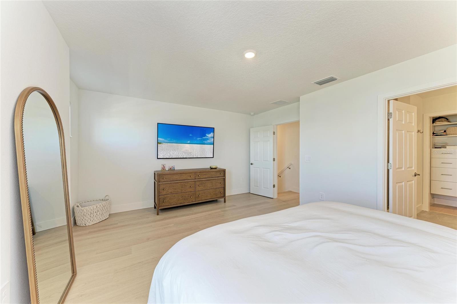 7424 CABIN LN