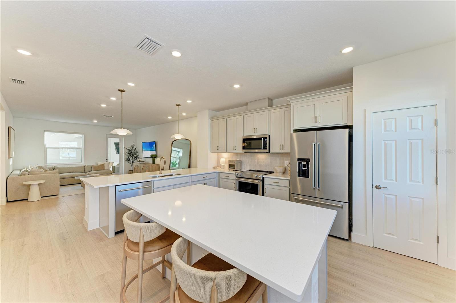 7424 CABIN LN