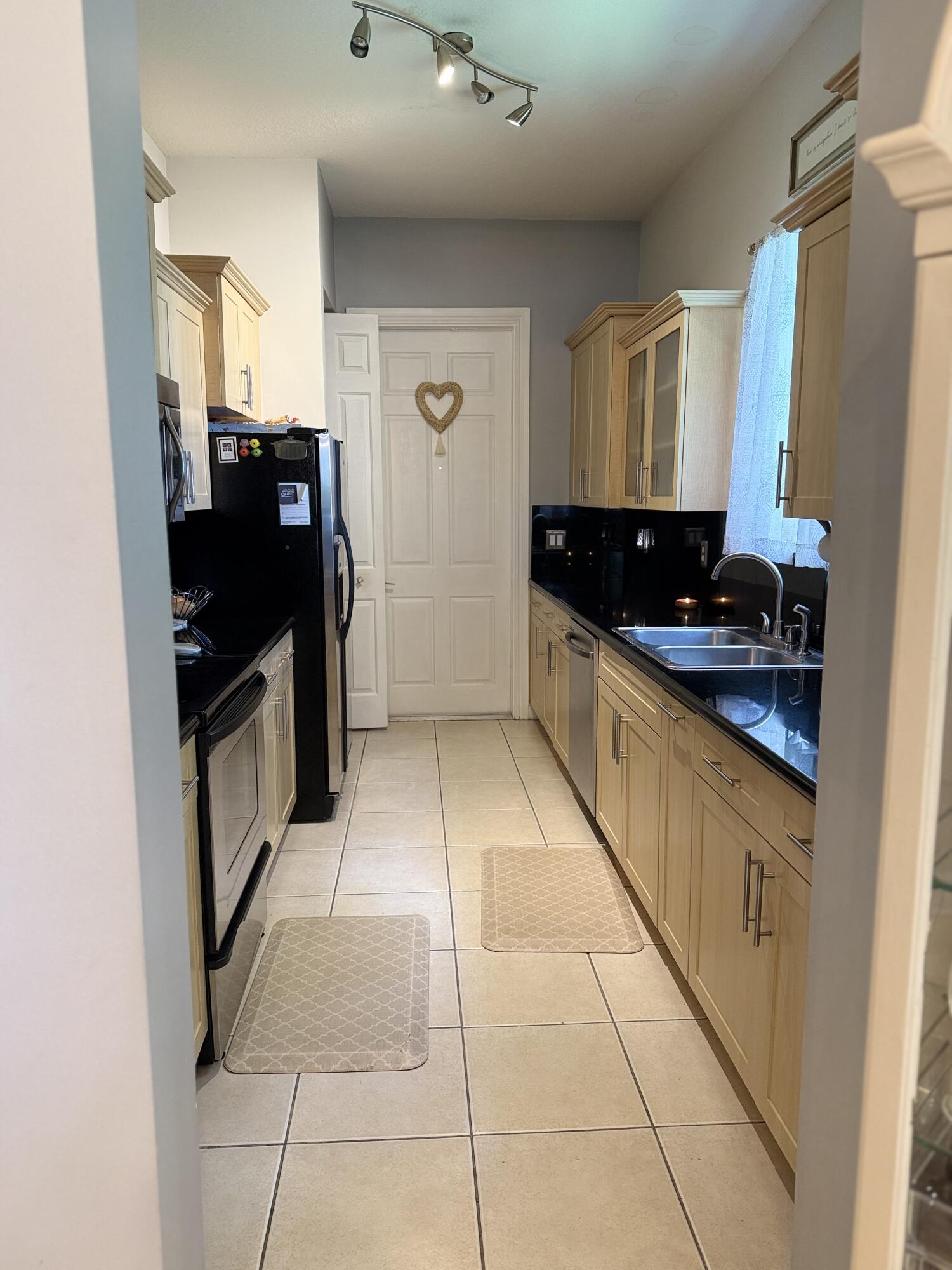 2600 Venetian Drive