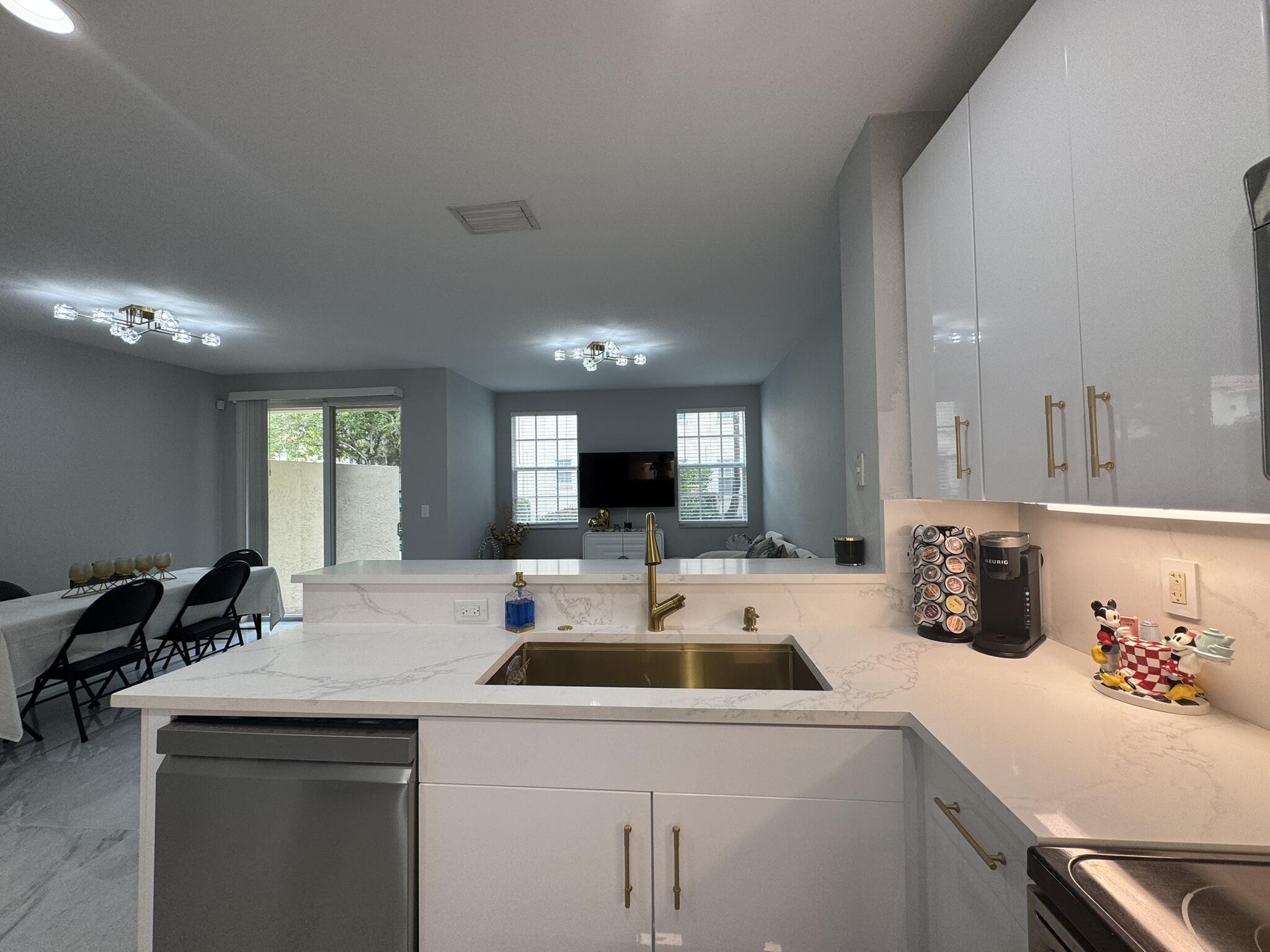 115 S Longport Circle D