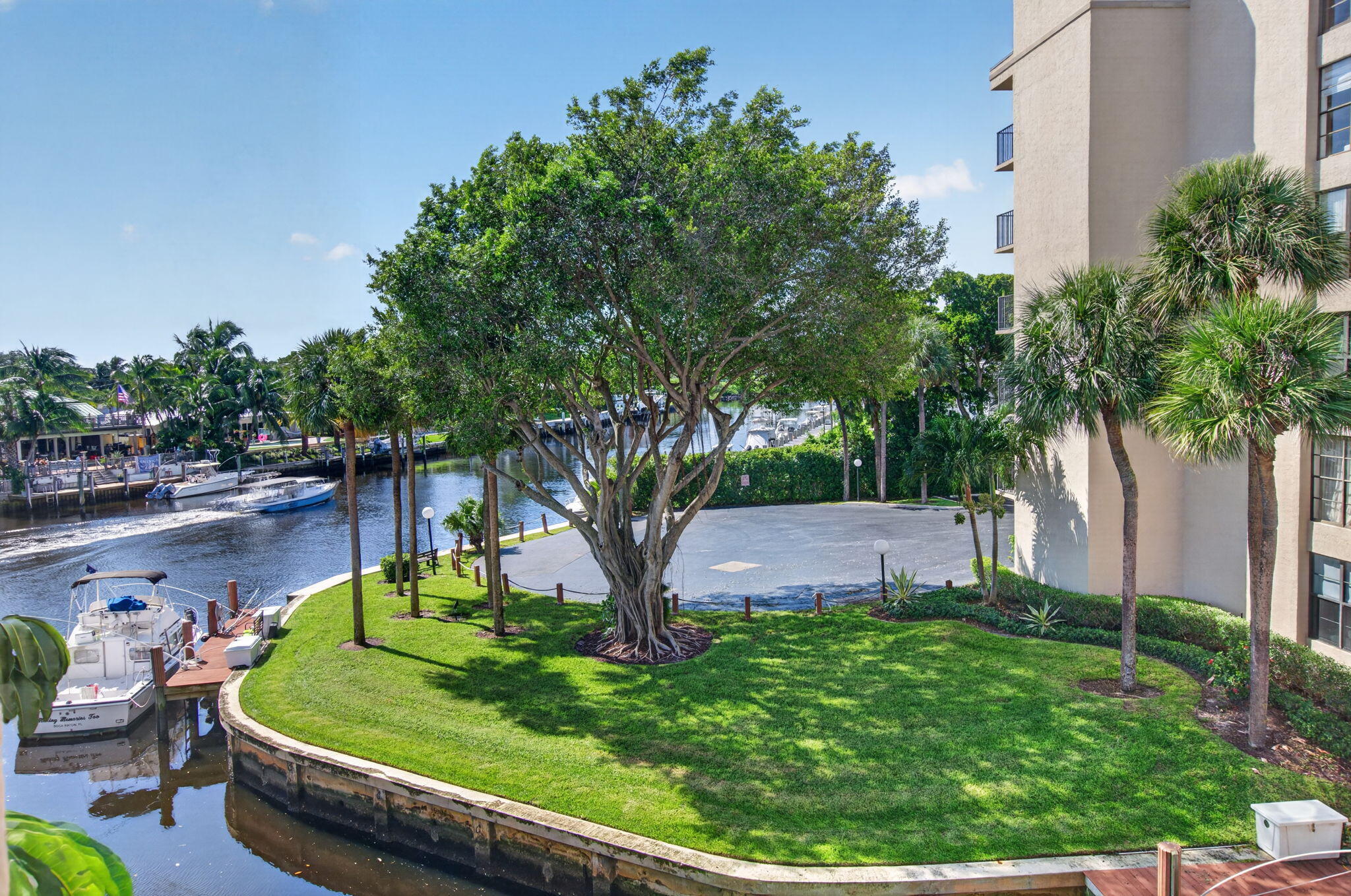 20 ROYAL PALM Way 301