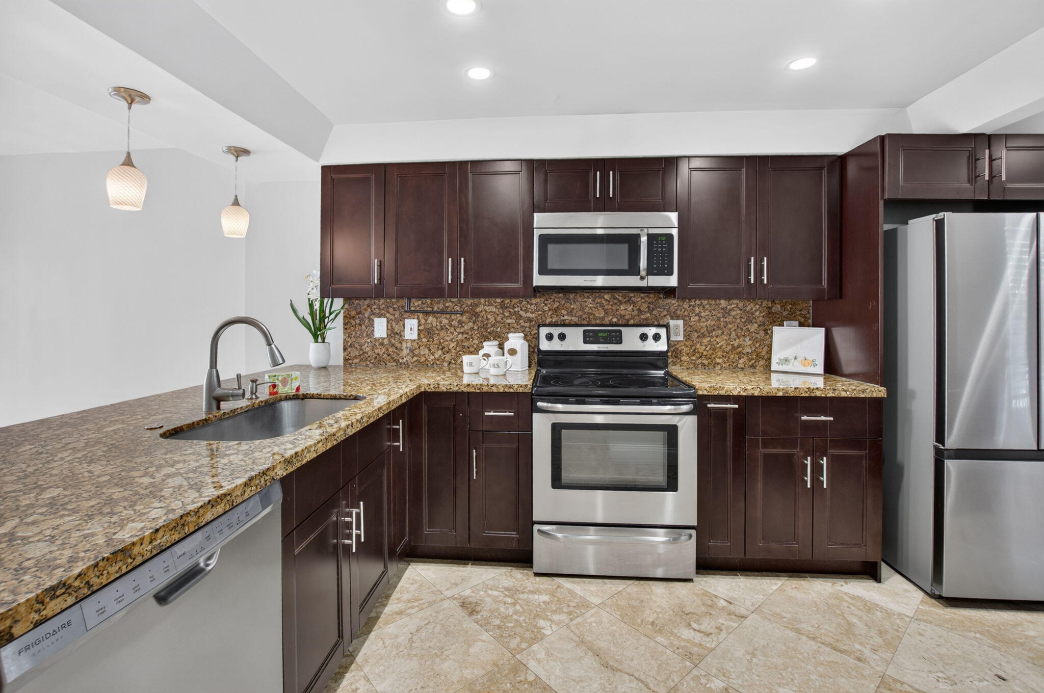20 ROYAL PALM Way 301