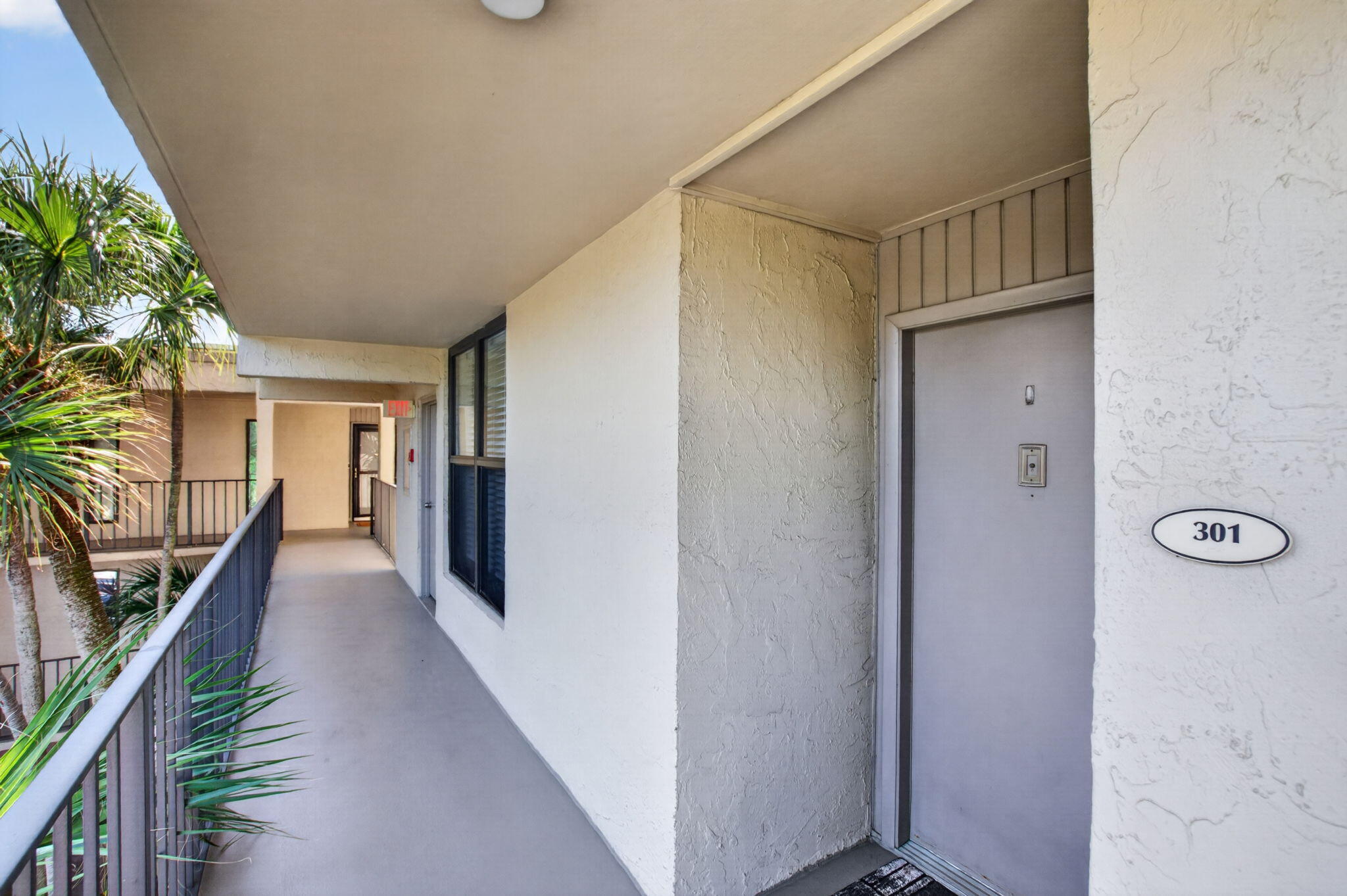 20 ROYAL PALM Way 301