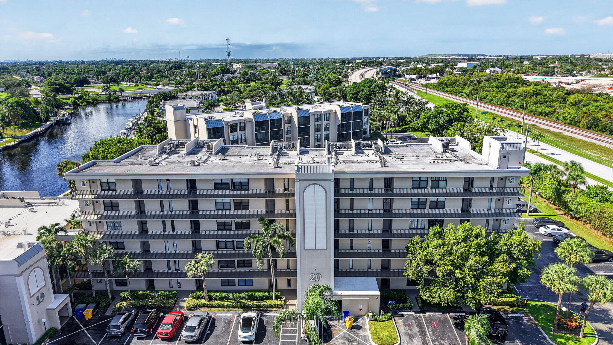 20 ROYAL PALM Way 301
