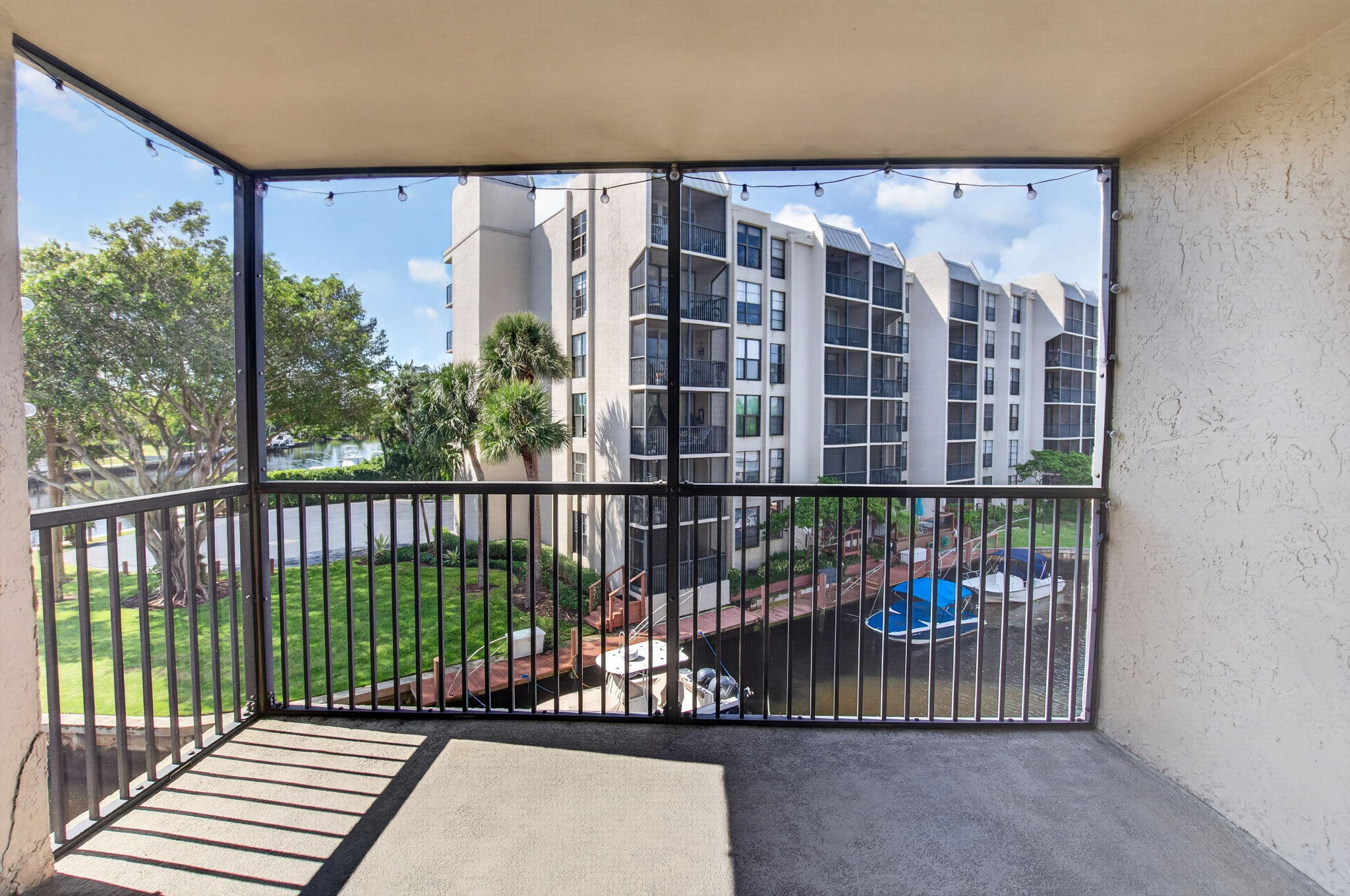 20 ROYAL PALM Way 301