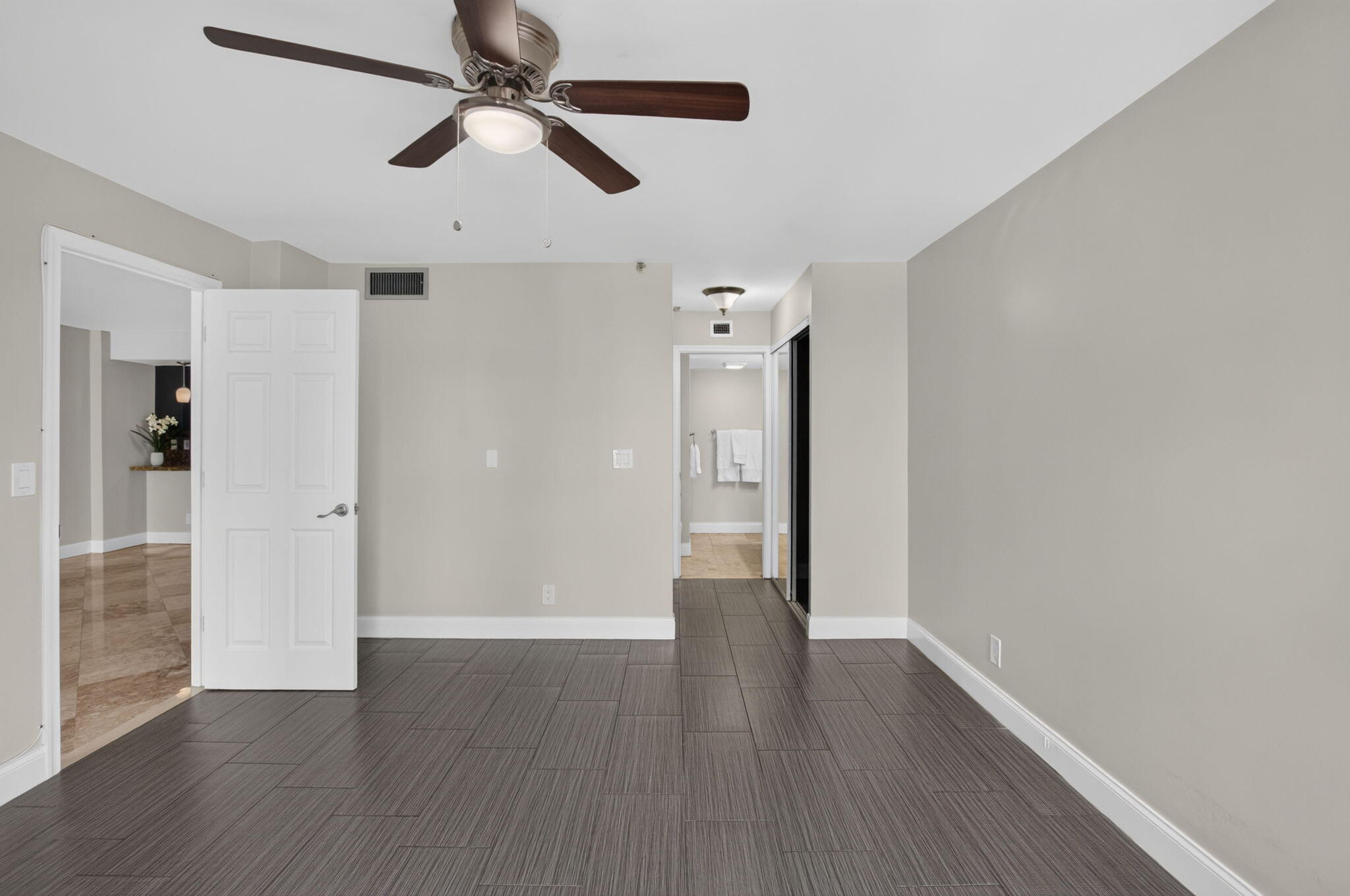 20 ROYAL PALM Way 301